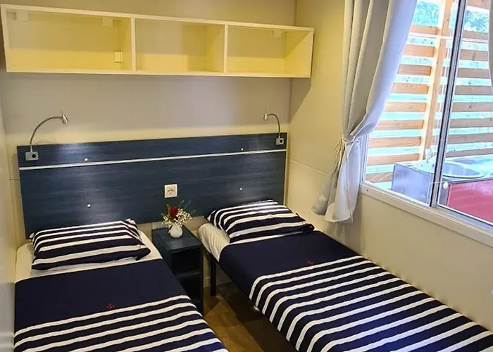 Blue Wave Mobile Two Apartment *